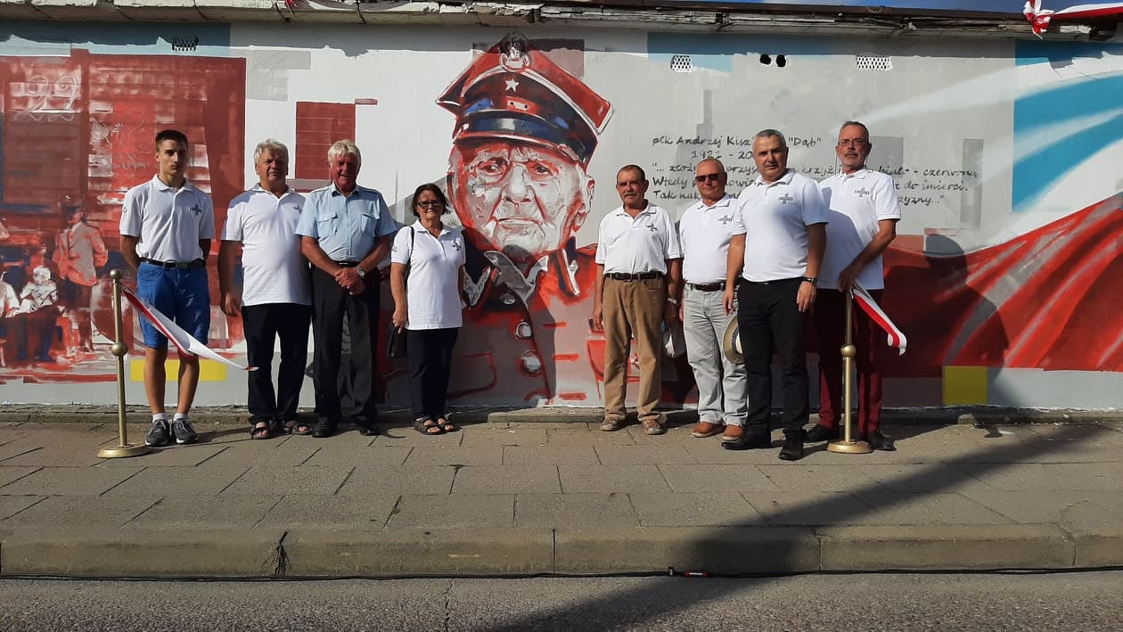 Odsłonięcie 30-metrowego muralu patriotycznego w Węgorzynie