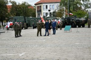 Ceremonia wręczenia sztandaru dla 18. Łomżyńskiego Pułku Logistycznego