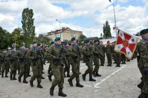 Ceremonia wręczenia sztandaru dla 18. Łomżyńskiego Pułku Logistycznego