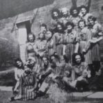 Więźniarki z niemieckiego obozu w Holiszowie uwolnione przez Brygadę Świętokrzyską NSZ