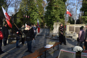 Żołnierze Narodowego Podziemia Niepodległościowego – spacer po Cmentarzu Wojskowym w Narodowe Święto Niepodległości 11.11.2021 r.